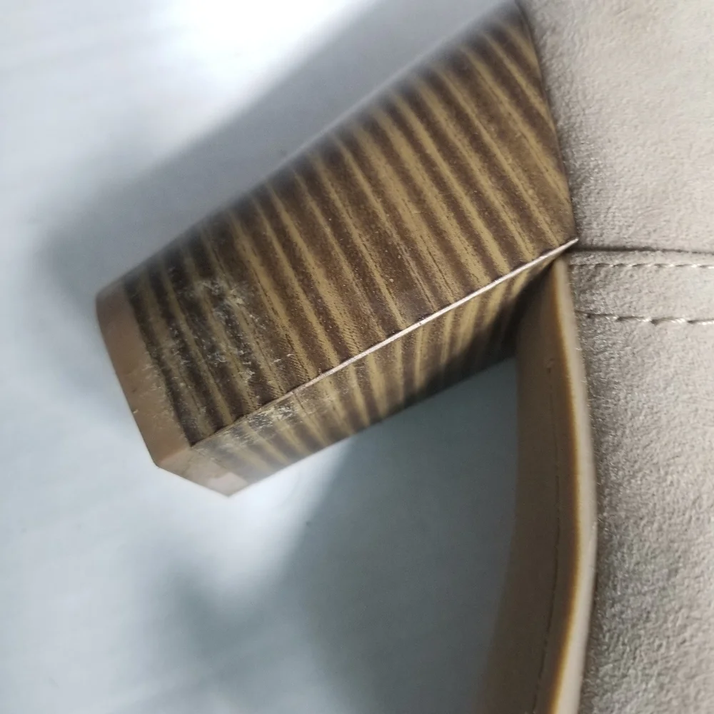 OLD NAVY WOMEN'S TAN ANKLE BOOTS SIZE 9